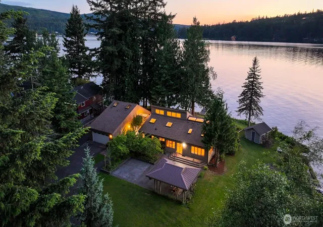Photo 3 of Sale Pending at 3169 Agate Bay Ln, Bellingham, WA 98226 | MLS# NWM2543138 | Listing updated on 2026-08-24