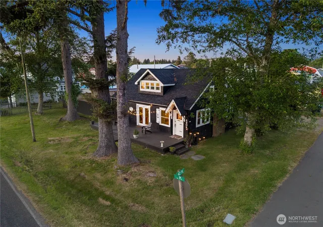 Photo 3 of Single family home for sale at 4202 L Pl, Seaview, WA 98644 | MLS# NWM2543160 | Listing updated on 2026-09-22