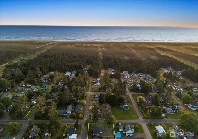 Photo 3 of Single family home for sale at 4202 L Pl, Seaview, WA 98644 | MLS# NWM2543160 | Listing updated on 2026-09-22