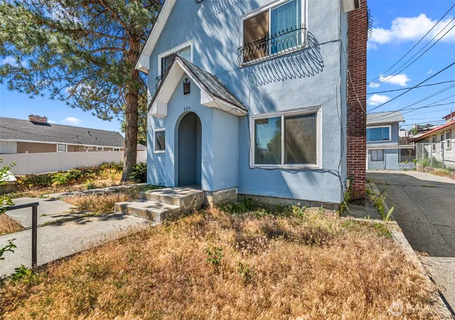 Photo 3 of Multi family home for sale at 330 Roosevelt Ave, Wenatchee, WA 98801 | MLS# NWM2543188 | Listing updated on 2026-09-22