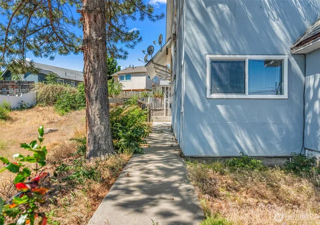 Photo 4 of Multi family home for sale at 330 Roosevelt Ave, Wenatchee, WA 98801 | MLS# NWM2543188 | Listing updated on 2026-09-22
