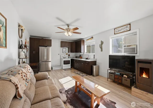 Photo 3 of Sale Pending at 365 Black Bear Dr, Cle Elum, WA 98922 | MLS# NWM2543225 | Listing updated on 2026-10-01