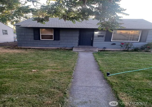 Photo 1 of Single family home for sale at 410 W Ridge Rd, Moses Lake, WA 98837 | MLS# NWM2543249 | Listing updated on 2026-09-24