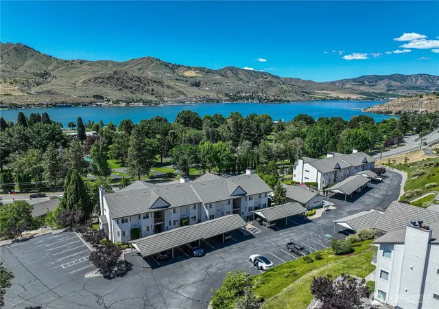 Photo 1 of Townhouse for sale at 808 W Manson Hwy #B202, Chelan, WA 98816 | MLS# NWM2543253 | Listing updated on 2026-09-22