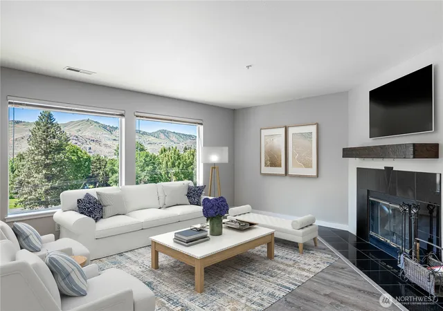 Photo 4 of Townhouse for sale at 808 W Manson Hwy #B202, Chelan, WA 98816 | MLS# NWM2543253 | Listing updated on 2026-09-22