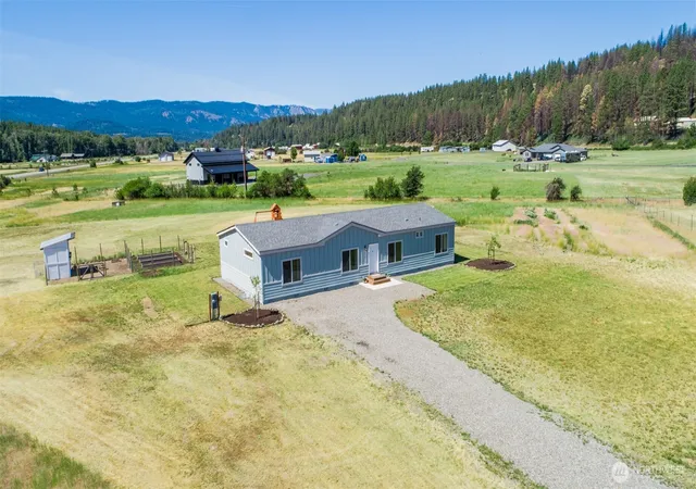 Photo 2 of Manufactured home for sale at 524 Sunny Meadows Dr, Cle Elum, WA 98922 | MLS# NWM2543254 | Listing updated on 2026-09-22