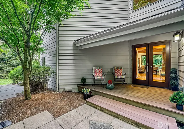 Photo 2 of Single family home for sale at 13020 Squak Mountain Rd Se, Issaquah, WA 98027 | MLS# NWM2543259 | Listing updated on 2026-09-25