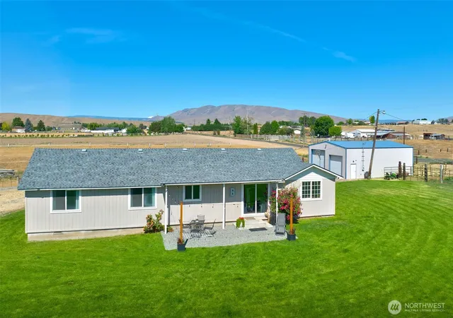 Photo 2 of Single family home for sale at 1240 W Huntzinger Rd, Selah, WA 98942 | MLS# NWM2543264 | Listing updated on 2026-09-22