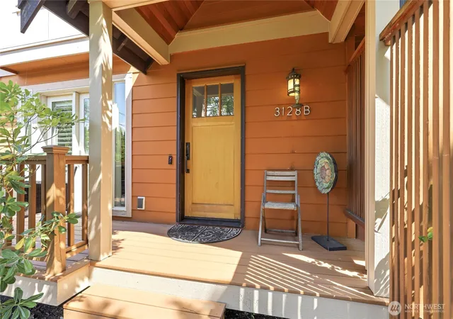 Photo 2 of Townhouse for sale at 3128 Franklin Ave E #B, Seattle, WA 98102 | MLS# NWM2543266 | Listing updated on 2026-09-22