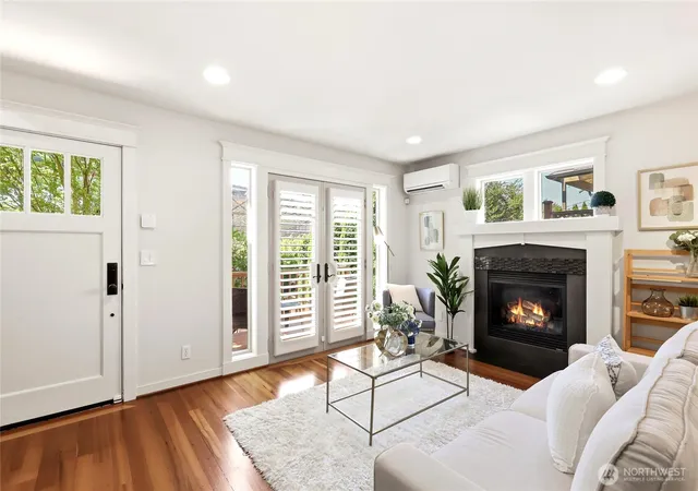 Photo 4 of Townhouse for sale at 3128 Franklin Ave E #B, Seattle, WA 98102 | MLS# NWM2543266 | Listing updated on 2026-09-22