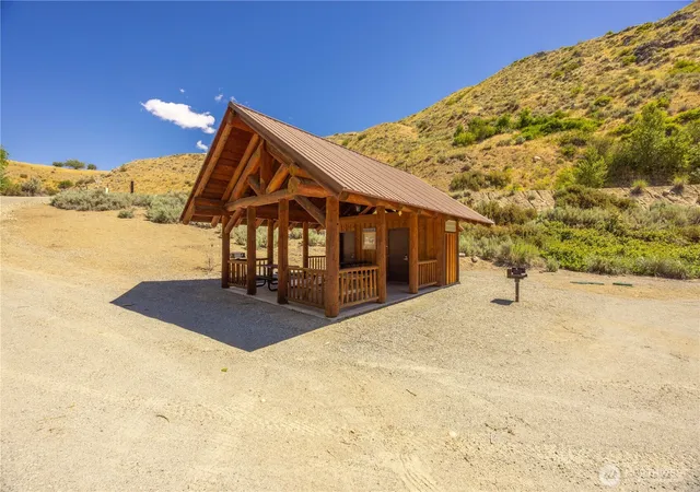 Photo 3 of Land for sale at 164 B Burma Rd, Pateros, WA 98846 | MLS# NWM2543309 | Listing updated on 2026-09-22