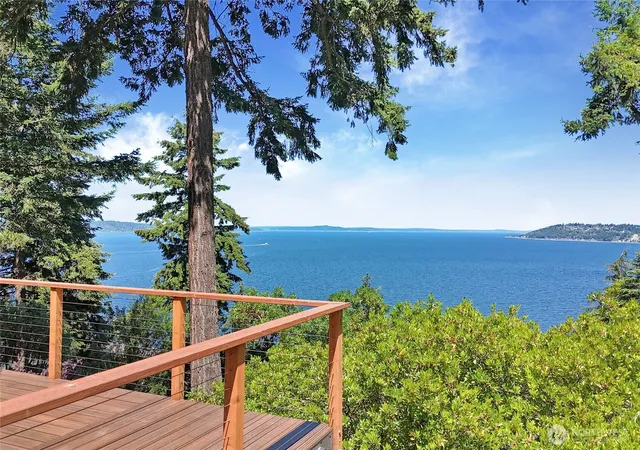 Photo 4 of Sale Pending at 3211 Southwest 166th, Burien, WA 98166 | MLS# NWM2543362 | Listing updated on 2026-09-25