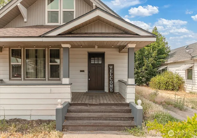Photo 3 of Single family home for sale at 309 E 3rd Street, Ritzville, WA 99169 | MLS# NWM2543389 | Listing updated on 2026-09-24