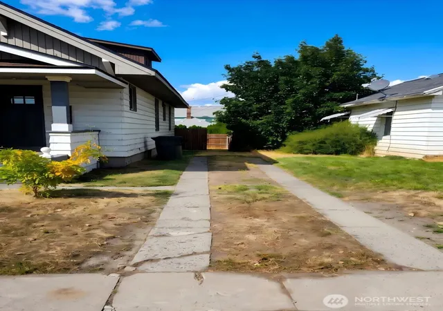 Photo 3 of Single family home for sale at 309 E 3rd Street, Ritzville, WA 99169 | MLS# NWM2543389 | Listing updated on 2026-09-24