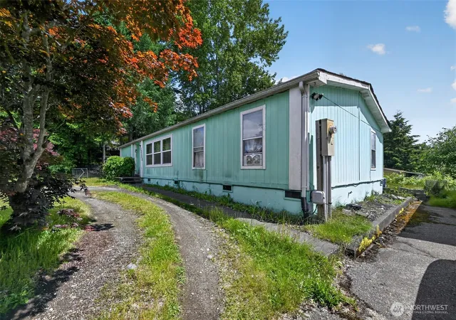 Photo 4 of Sale Pending at 12112 125th Street Ct E, Puyallup, WA 98374 | MLS# NWM2543390 | Listing updated on 2026-09-25