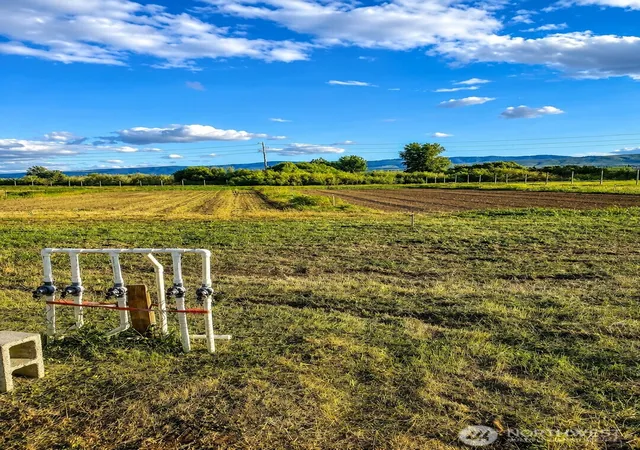 Photo 4 of Land for sale at 300 Wade Rd, Thorp, WA 98946 | MLS# NWM2543400 | Listing updated on 2026-10-01