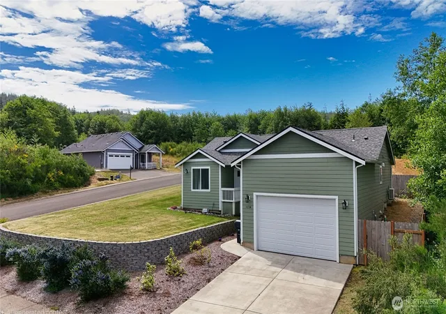 Photo 2 of Single family home for sale at 3214 Sanderling Dr, Hoquiam, WA 98550 | MLS# NWM2543402 | Listing updated on 2026-09-22