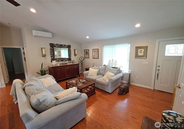 Photo 4 of Single family home for sale at 3214 Sanderling Dr, Hoquiam, WA 98550 | MLS# NWM2543402 | Listing updated on 2026-09-22