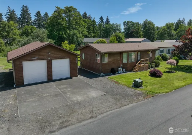 Photo 4 of Manufactured home for sale at 7115 Ortelius Dr, Ilwaco, WA 98624 | MLS# NWM2543404 | Listing updated on 2026-09-22