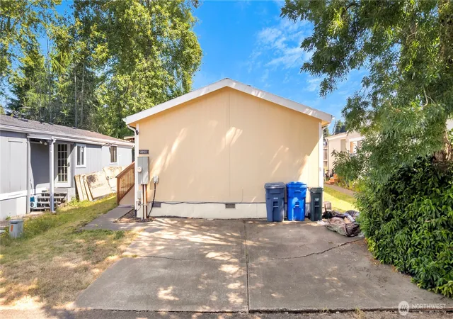 Photo 2 of Manufactured home for sale at 10511 137th Street E #16, Puyallup, WA 98374 | MLS# NWM2543418 | Listing updated on 2026-09-22