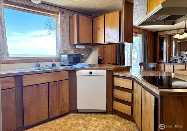 Photo 4 of Manufactured home for sale at 7603 Coyote Hts Rd N, Odessa, WA 99159 | MLS# NWM2543419 | Listing updated on 2026-09-26