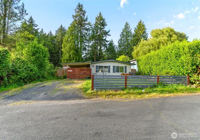 Photo 2 of Single family home for sale at 147 Mountain View Dr, Longview, WA 98632 | MLS# NWM2543443 | Listing updated on 2026-09-28