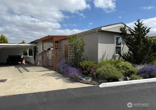 Photo 2 of Manufactured home for sale at 10517 62nd Street E #92, Puyallup, WA 98372 | MLS# NWM2543515 | Listing updated on 2026-09-25