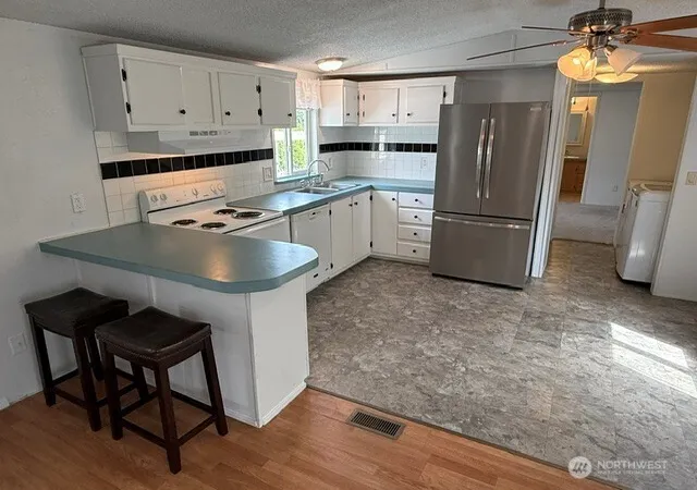 Photo 4 of Manufactured home for sale at 10517 62nd Street E #92, Puyallup, WA 98372 | MLS# NWM2543515 | Listing updated on 2026-09-25