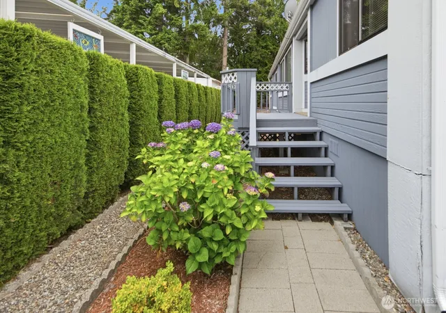 Photo 2 of Manufactured home for sale at 1427 100th Street Sw #8, Everett, WA 98204 | MLS# NWM2543518 | Listing updated on 2026-10-02