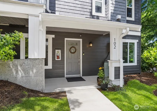 Condo for sale at 5501 Lakemont Blvd SE #102, Bellevue, WA 98006 | MLS# NWM2543529