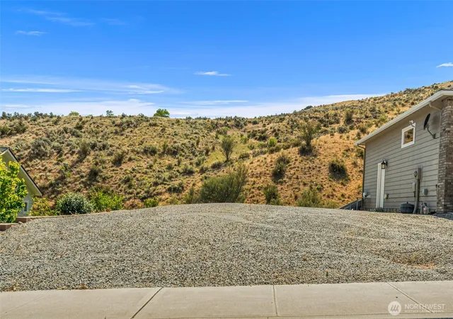 Photo 3 of Single family home for sale at 9973 Saska Way, Entiat, WA 98822 | MLS# NWM2543533 | Listing updated on 2026-09-22