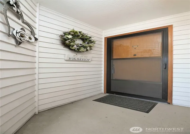 Photo 2 of Condo for sale at 101 Pine Ave #306, Snohomish, WA 98290 | MLS# NWM2543580 | Listing updated on 2026-09-22