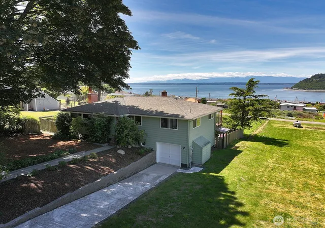 Photo 2 of Single family home for sale at 8216 Whidbey Dr, Clinton, WA 98236 | MLS# NWM2543584 | Listing updated on 2026-10-02