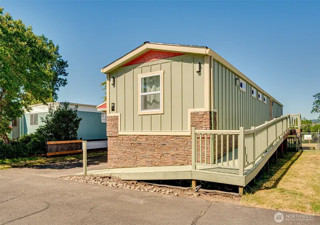 Manufactured home for sale at 39100 NW Pacific Hwy #36, Woodland, WA 98674 | MLS# NWM2543622