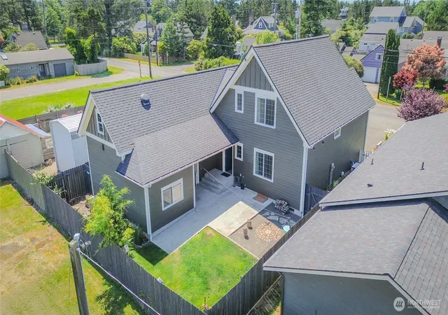 Photo 2 of Single family home for sale at 5010 L Pl, Seaview, WA 98644 | MLS# NWM2543645 | Listing updated on 2026-09-22