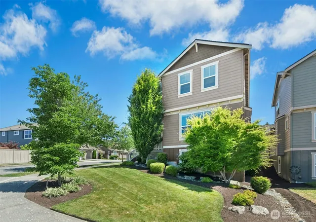 Photo 3 of Sale Pending at 2021 7th Place, Snohomish, WA 98290 | MLS# NWM2543678 | Listing updated on 2026-10-01
