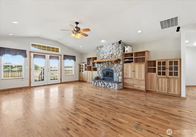 Photo 4 of Single family home for sale at 55212 Bay Area Dr, Electric City, WA 99123 | MLS# NWM2543716 | Listing updated on 2026-09-22