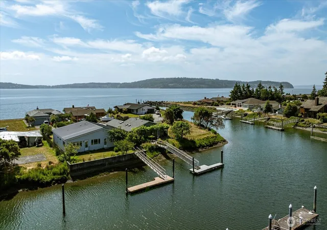 Photo 2 of Single family home for sale at 2169 Mariner Beach Dr, Oak Harbor, WA 98277 | MLS# NWM2543723 | Listing updated on 2026-09-22