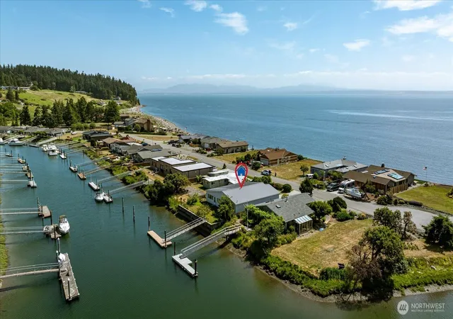 Photo 3 of Single family home for sale at 2169 Mariner Beach Dr, Oak Harbor, WA 98277 | MLS# NWM2543723 | Listing updated on 2026-09-22