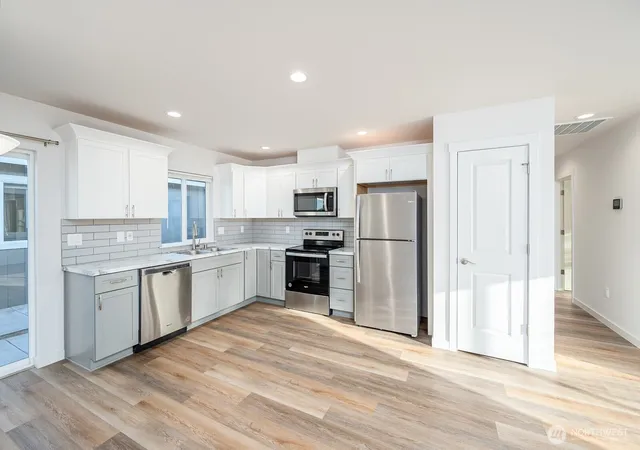 Photo 4 of Single family home for sale at 1325 Shaw St, Moses Lake, WA 98837 | MLS# NWM2543755 | Listing updated on 2026-09-22