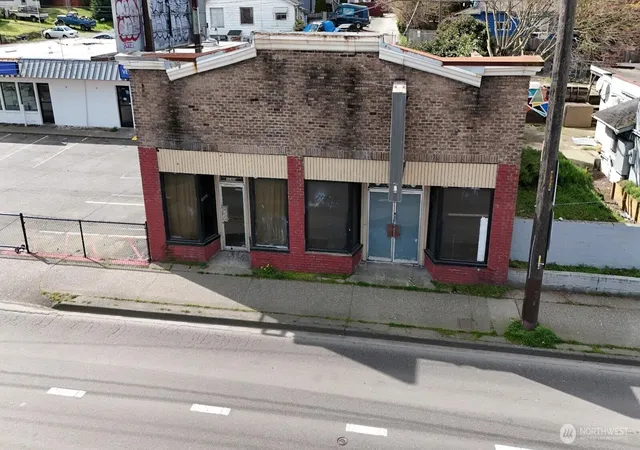 Photo 2 of Sale Pending at 10311 Aurora Ave N, Seattle, WA 98133 | MLS# NWM2543766 | Listing updated on 2026-08-30