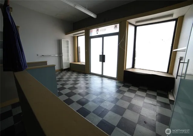 Photo 4 of Sale Pending at 10311 Aurora Ave N, Seattle, WA 98133 | MLS# NWM2543766 | Listing updated on 2026-08-30