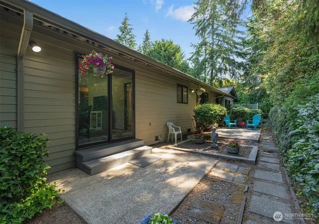 Photo 2 of Single family home for sale at 24832 12th Avenue S, Des Moines, WA 98198 | MLS# NWM2543791 | Listing updated on 2026-10-01
