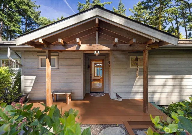 Photo 2 of Single family home for sale at 976 San Juan Dr, Friday Harbor, WA 98250 | MLS# NWM2543805 | Listing updated on 2026-09-22