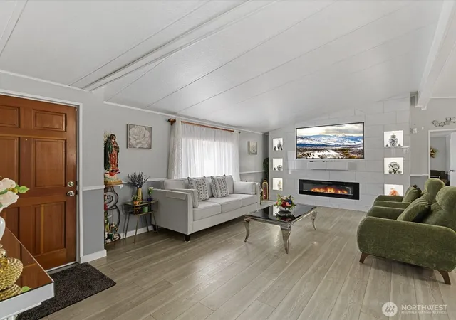 Photo 3 of Manufactured home for sale at 704 87th Avenue Ne Trlr #54, Lake Stevens, WA 98258 | MLS# NWM2543842 | Listing updated on 2026-09-22