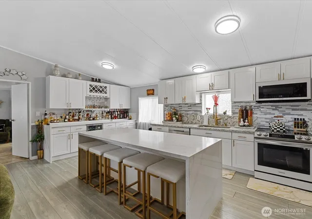 Photo 3 of Manufactured home for sale at 704 87th Avenue NE Trlr #54, Lake Stevens, WA 98258 | MLS# NWM2543842 | Listing updated on 2026-09-22