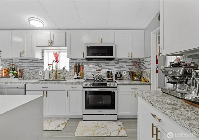 Photo 4 of Manufactured home for sale at 704 87th Avenue NE Trlr #54, Lake Stevens, WA 98258 | MLS# NWM2543842 | Listing updated on 2026-09-22