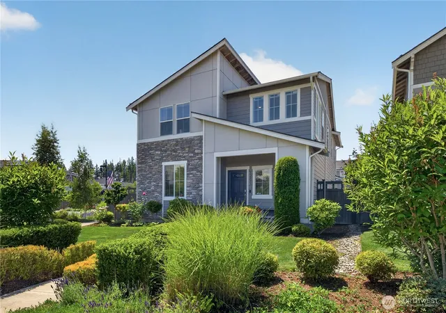 Photo 1 of Single family home for sale at 32831 Ten Trails Pkwy Se, Black Diamond, WA 98010 | MLS# NWM2543864 | Listing updated on 2026-09-29