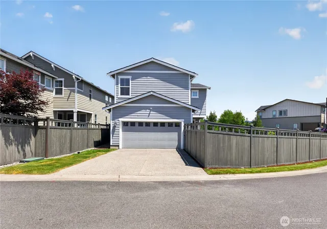 Photo 3 of Single family home for sale at 32831 Ten Trails Pkwy Se, Black Diamond, WA 98010 | MLS# NWM2543864 | Listing updated on 2026-09-29