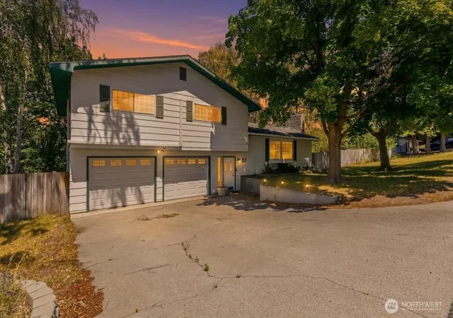 Photo 1 of Single family home for sale at 21 Diamond St, Electric City, WA 99123 | MLS# NWM2543873 | Listing updated on 2026-09-22